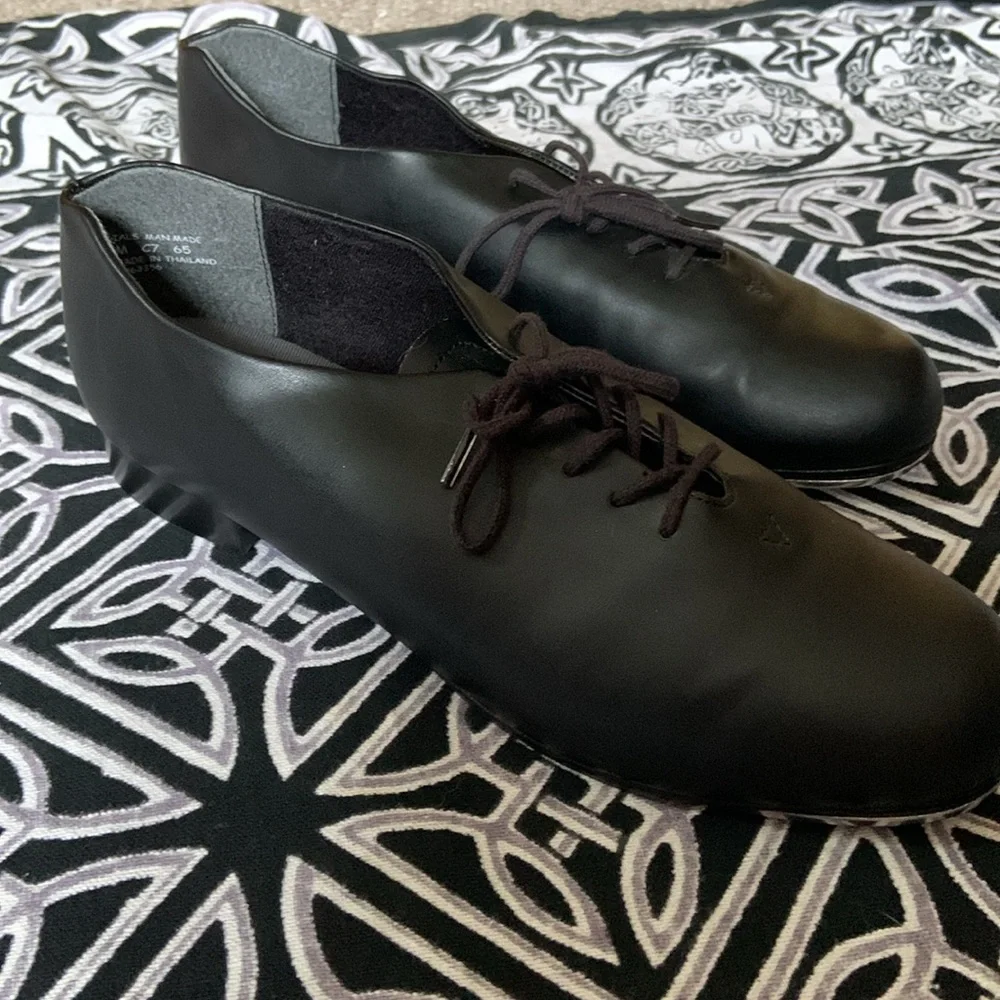 Capezio TIC TAP TOE size 11.5  M BLACK W/ TELETONE TAPS STYLE 443 like new!